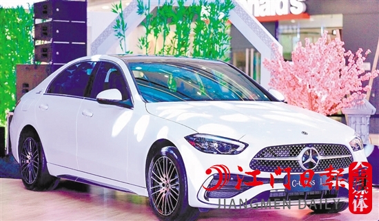 全新奔馳長軸距C級(jí)車外觀時(shí)尚動(dòng)感。
