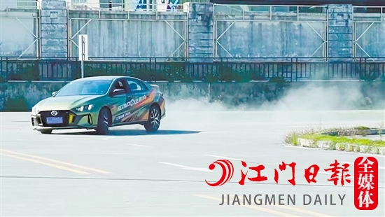 車主充分體驗(yàn)了影豹的性能。