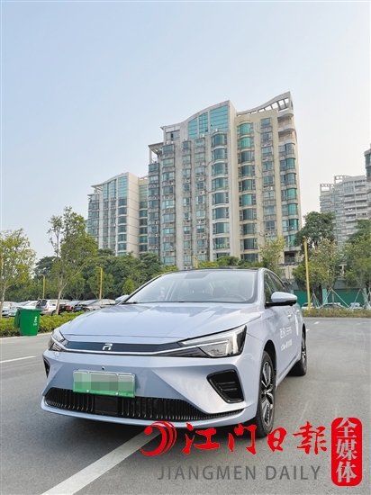 ER6的外觀科技運動。