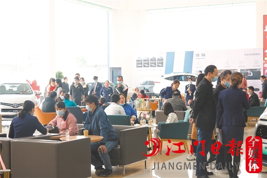 今年1月，不少4S店迎來消費者買車過年的熱潮。