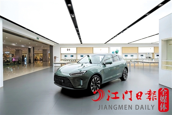 AITO問界M5外觀大氣時尚。