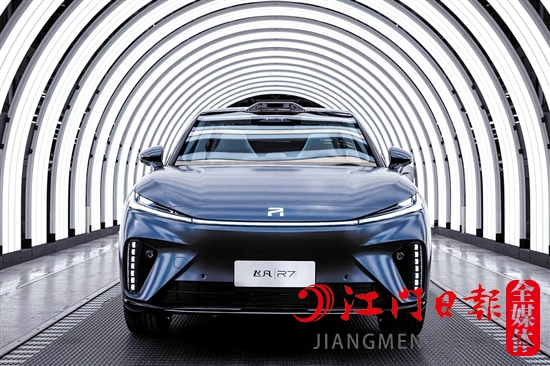 飛凡R7給人一種強烈的未來感。