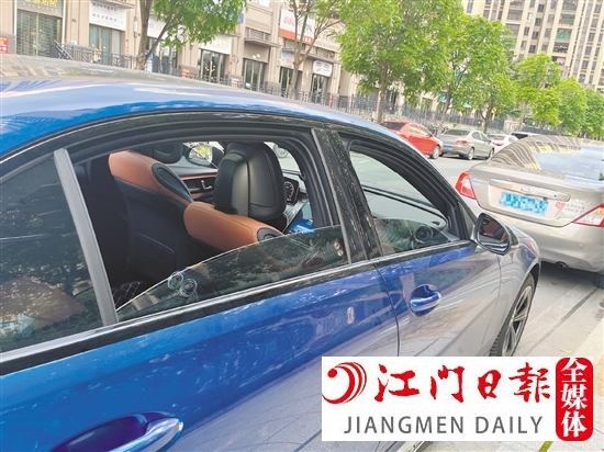 開車過程中及時開窗通風，可將車內(nèi)的有害氣體排出，讓車內(nèi)的空氣更清新。