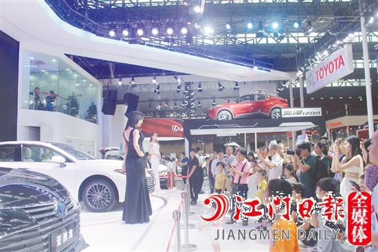 一眾高大上的汽車展具將亮相中秋車展。圖為往屆車展現(xiàn)場。