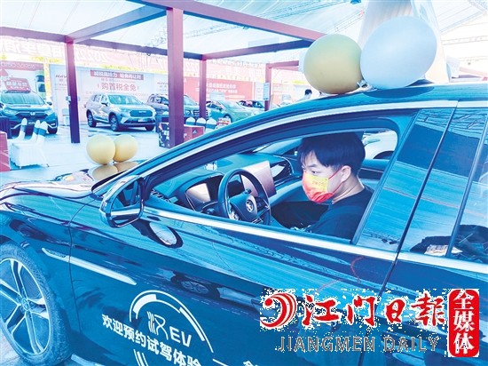 高端新能源汽車越來越受到消費者關(guān)注。