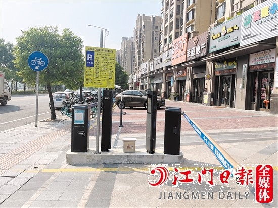 停車時(shí)選擇收費(fèi)停車場會更有保障。