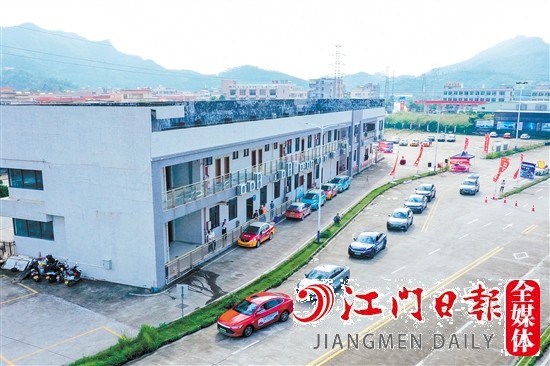 比亞迪王朝網(wǎng)對比試駕會有直線加速、斜坡挑戰(zhàn)等多個項目。