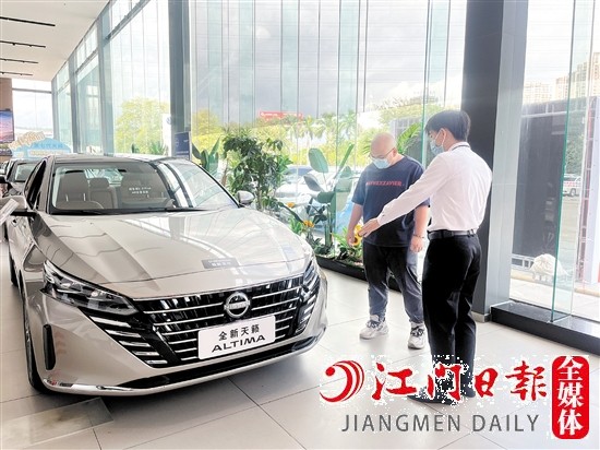 要盡早提到新車，享受乘用車消費(fèi)補(bǔ)貼，建議消費(fèi)者購車時(shí)盡量選擇現(xiàn)車。