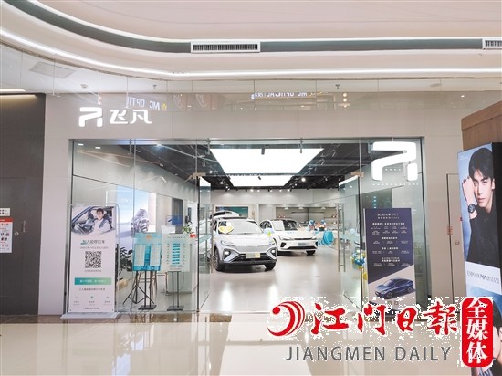 近年來，進駐繁華商場成為許多造車新勢力的常態(tài)。