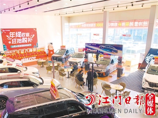 造車新勢力的中心店不但外形與傳統(tǒng)的4S店類似，功能也比較類似。