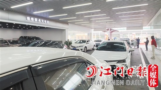 市區(qū)多家4S店車輛保養(yǎng)迎來小高峰。