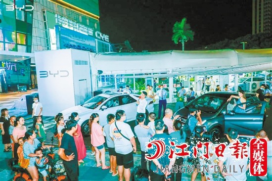 在過去的一年，新能源汽車受到許多消費(fèi)者的青睞。