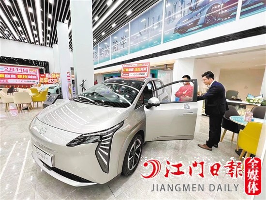 新能源汽車的降價(jià)，成功吸引部分消費(fèi)者的目光。