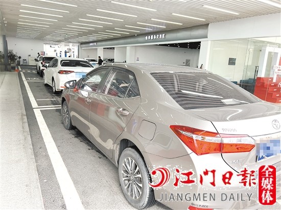 上周末，多家4S店售后接待處排起了長龍。