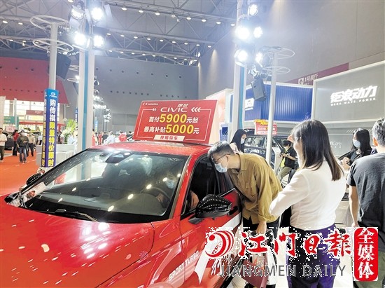 本屆“五一”車展期間，許多汽車經(jīng)銷商將推出購車優(yōu)惠。