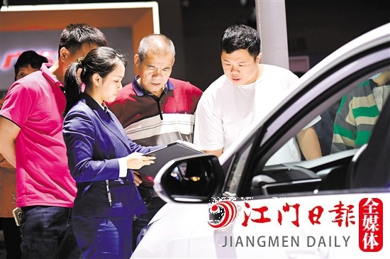 消費(fèi)者在為新車購買保險(xiǎn)的時(shí)候，可多方對比。