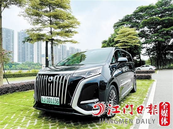 騰勢D9看起來好像很笨重，但駕駛起來非常輕巧。