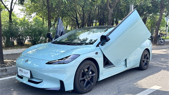 昊鉑GT的外觀很拉風(fēng)。