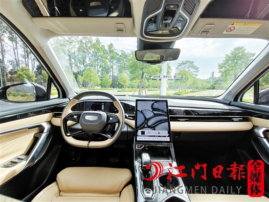 吉利博越L內飾配置豪華感滿滿。