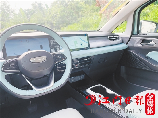 幾何E螢火蟲內(nèi)飾設(shè)計(jì)科技感十足。