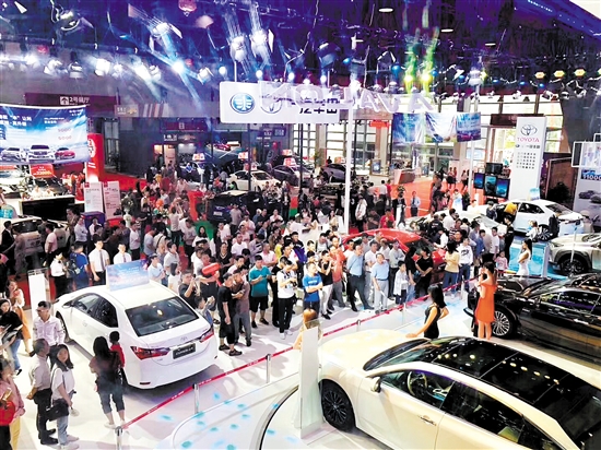 往屆本報(bào)車展人氣旺。
