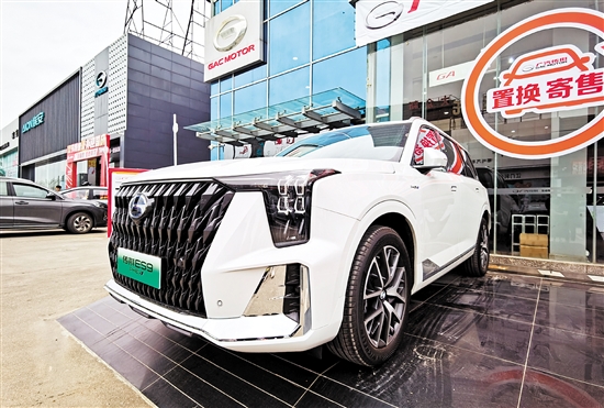 傳祺ES9亮相廣汽傳祺江門(mén)寶成旗艦店。