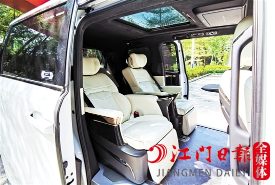 2023款M8宗師內(nèi)飾豪華智能。