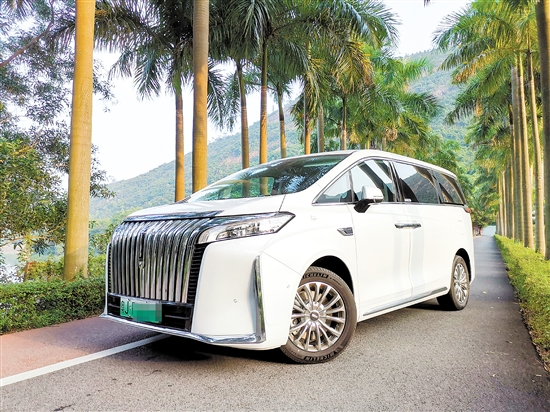 魏牌高山外觀穩(wěn)重大氣。