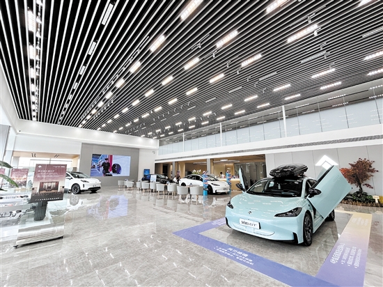 廣汽昊鉑江門第一體驗(yàn)中心展廳寬敞明亮。