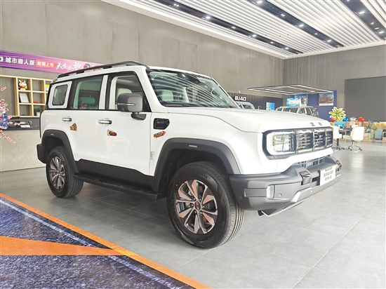 全新BJ40定位世家級潮野SUV，風(fēng)格獨(dú)特。