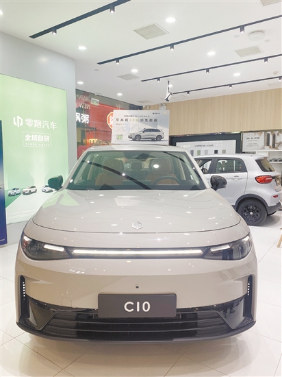 零跑C10延續(xù)零跑家族的設(shè)計語言，外形穩(wěn)固、可靠。