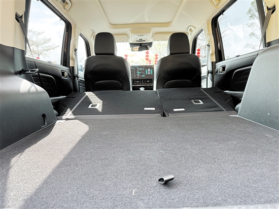 后備箱空間足以應(yīng)付日常所需。