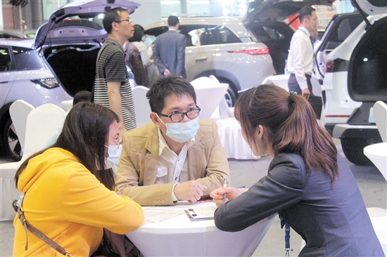 消費者在簽訂購車合同時不妨多注意。