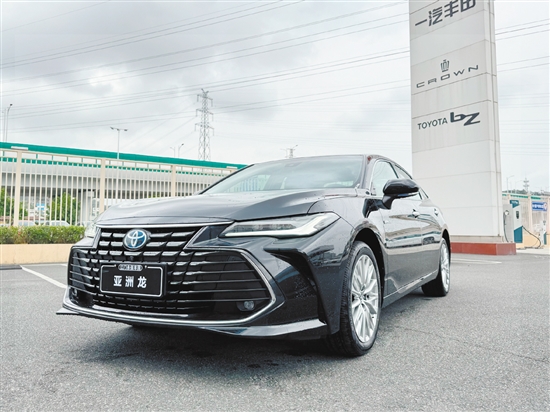 亞洲龍外觀運(yùn)動而不失沉穩(wěn)。