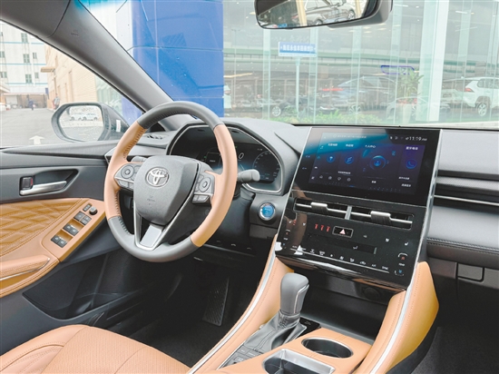 亞洲龍內(nèi)飾簡潔有科技感。