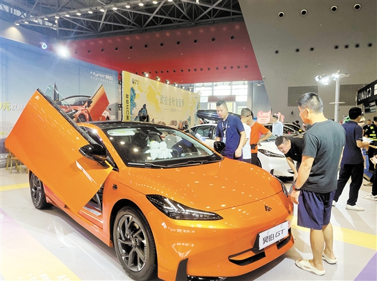 每一屆車展都能吸引數(shù)十家經(jīng)銷商參展，方便消費者貨比三家一站式買車。