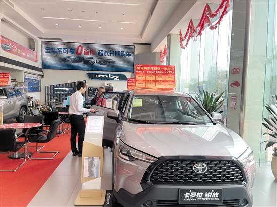 不少汽車經(jīng)銷商推出零首付購車方案。