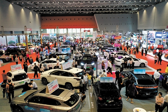 往年的“五一”車展現(xiàn)場(chǎng)人氣旺。