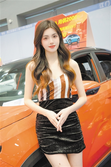 香車美女吸引人目光。