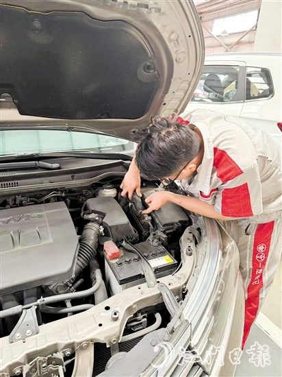 定期檢查車輛的線路是否老化，避免車輛自燃。