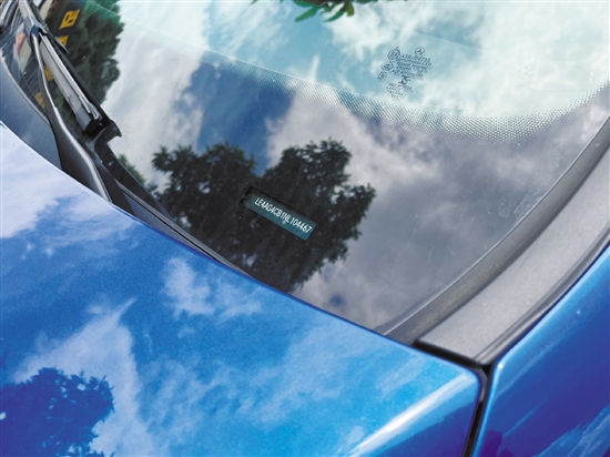 車(chē)架號(hào)可在汽車(chē)前擋風(fēng)玻璃左下角等地方找到。