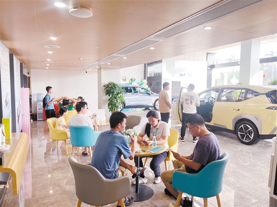 消費(fèi)者在購(gòu)車簽訂合同時(shí)要多留心。