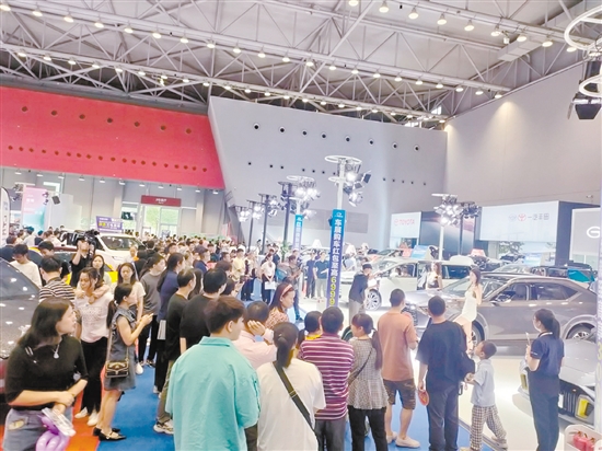 本報往屆車展人氣旺。