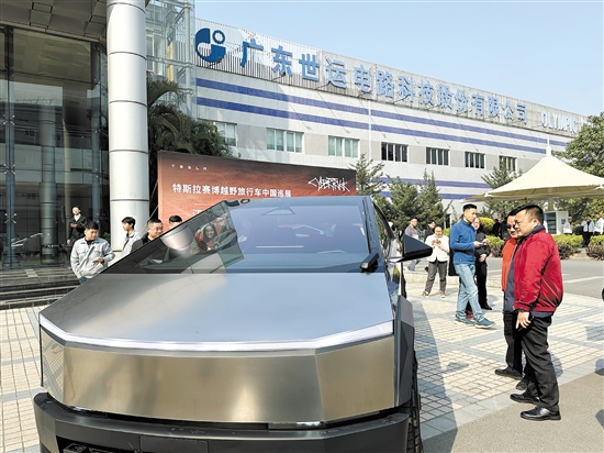 特斯拉賽博越野旅行車。