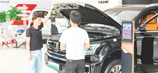 配備智能輔助駕駛功能的新車受到不少消費(fèi)者青睞。