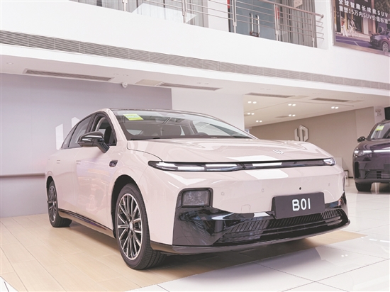 零跑B01外觀優(yōu)雅動感。