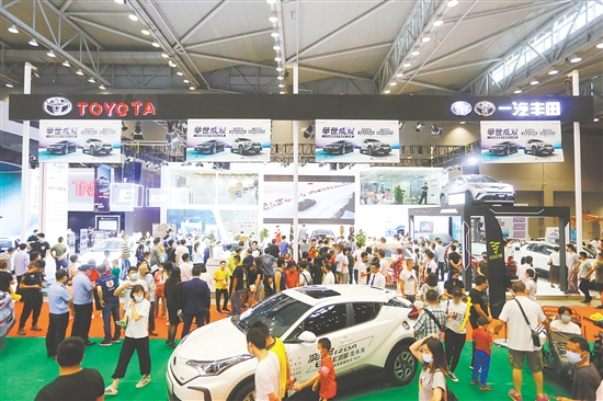 回顧往年本報舉辦的車展，高規(guī)格的展具吸引許多市民的目光。